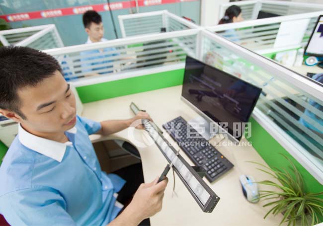 光臣照明嚴謹的的工作態(tài)度