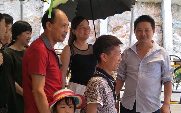 捕捉光臣美女快樂(lè)瞬間