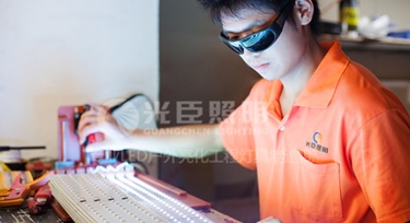 如何防止出廠的LED護(hù)欄管的老化問(wèn)題