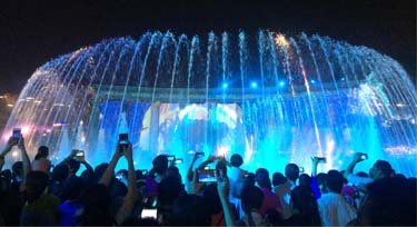 不只LED護(hù)欄管，DMX512控制技術(shù)已經(jīng)遍及到燈光秀