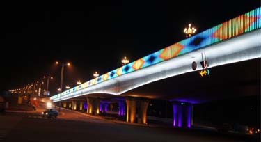 【橋梁亮化】LED護(hù)欄管豎著裝如畫般夢幻