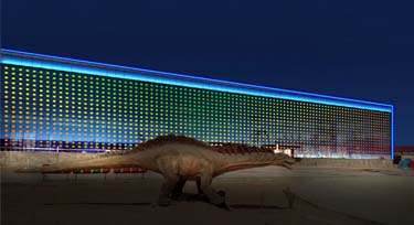 LED點(diǎn)光源讓夜間開放的游泳館別有一番景象