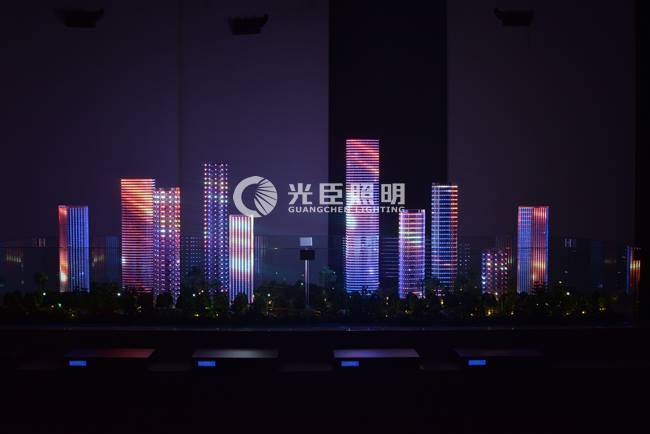 光臣智科亮化體驗(yàn)館添加新元素，樓體聯(lián)動(dòng)燈光秀沙盤展示